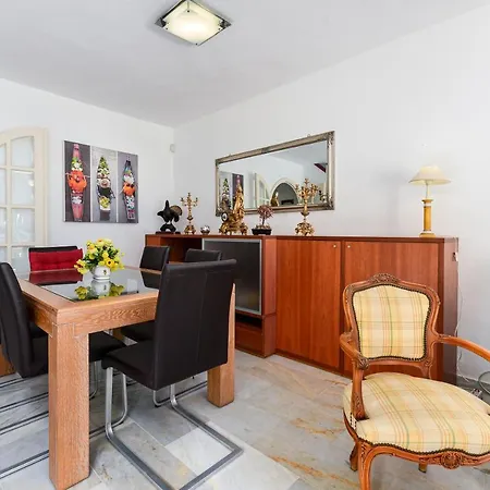 Spacious Beachfront * Estepona