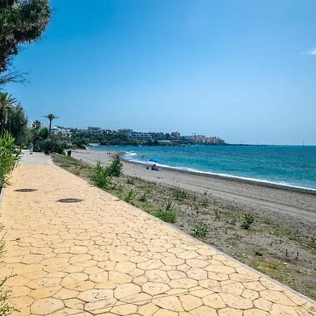 Spacious Beachfront Vakantiehuis
