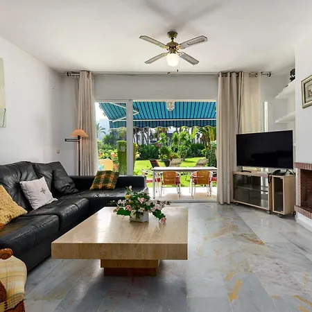 Ferienhaus Spacious Beachfront