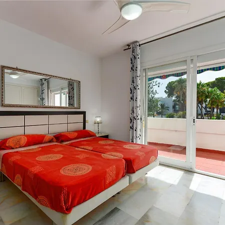 Spacious Beachfront Ferienhaus Estepona
