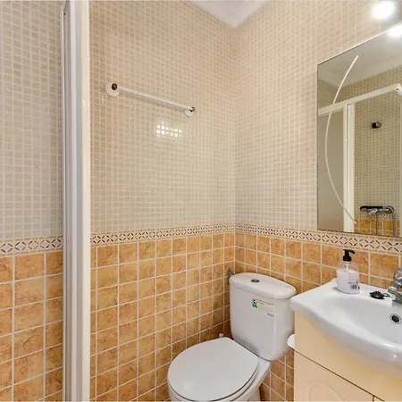 Spacious Beachfront Ferienhaus Estepona